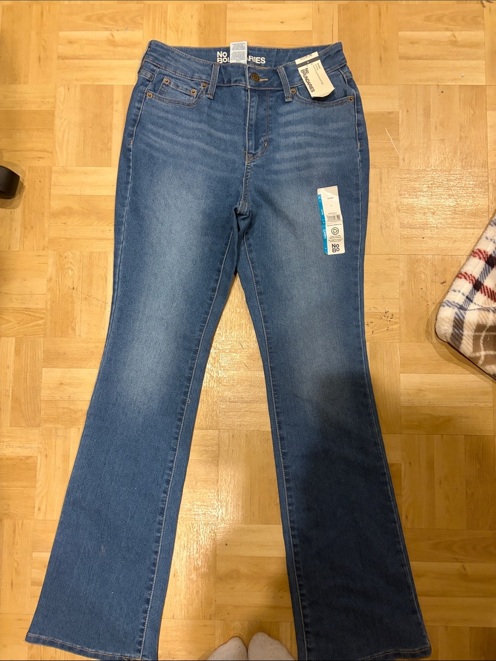 No Boundaries Women's Medium Blue Flare Jeans